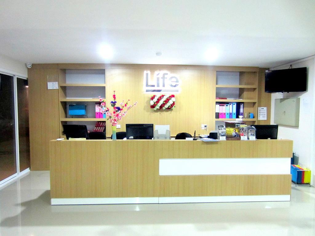 Life Grand Chiang Mai Exterior foto