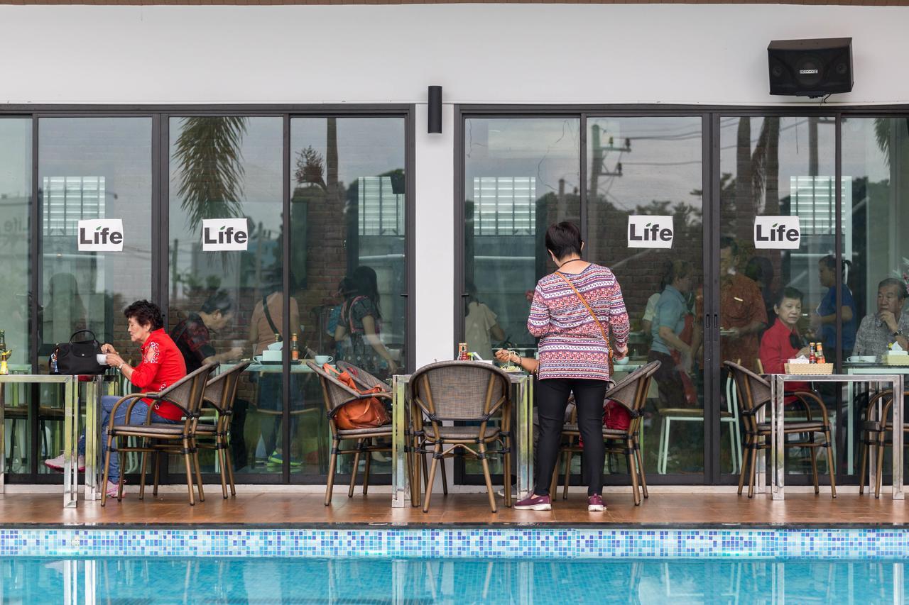 Life Grand Chiang Mai Exterior foto